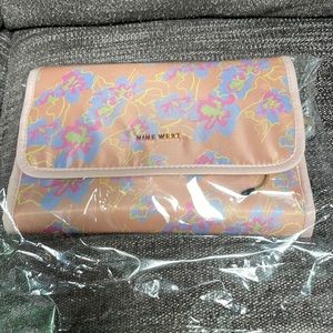 Nine West Hanging Organizer ✈️